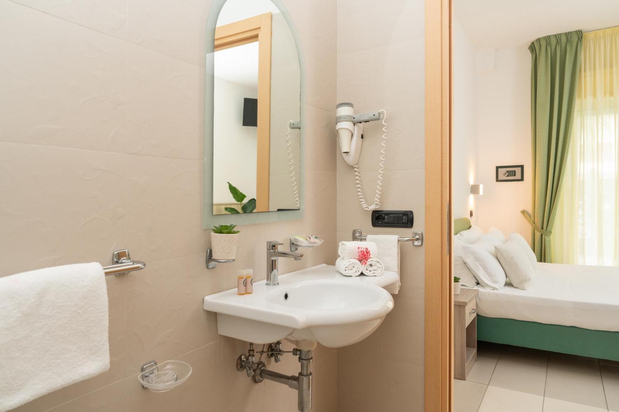 Park Hotel & Dependance Con Spiaggia Martinsicuro Εξωτερικό φωτογραφία
